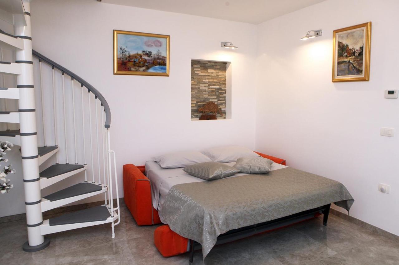 Classy Apartment With Garden View Laura Portoroz Luaran gambar