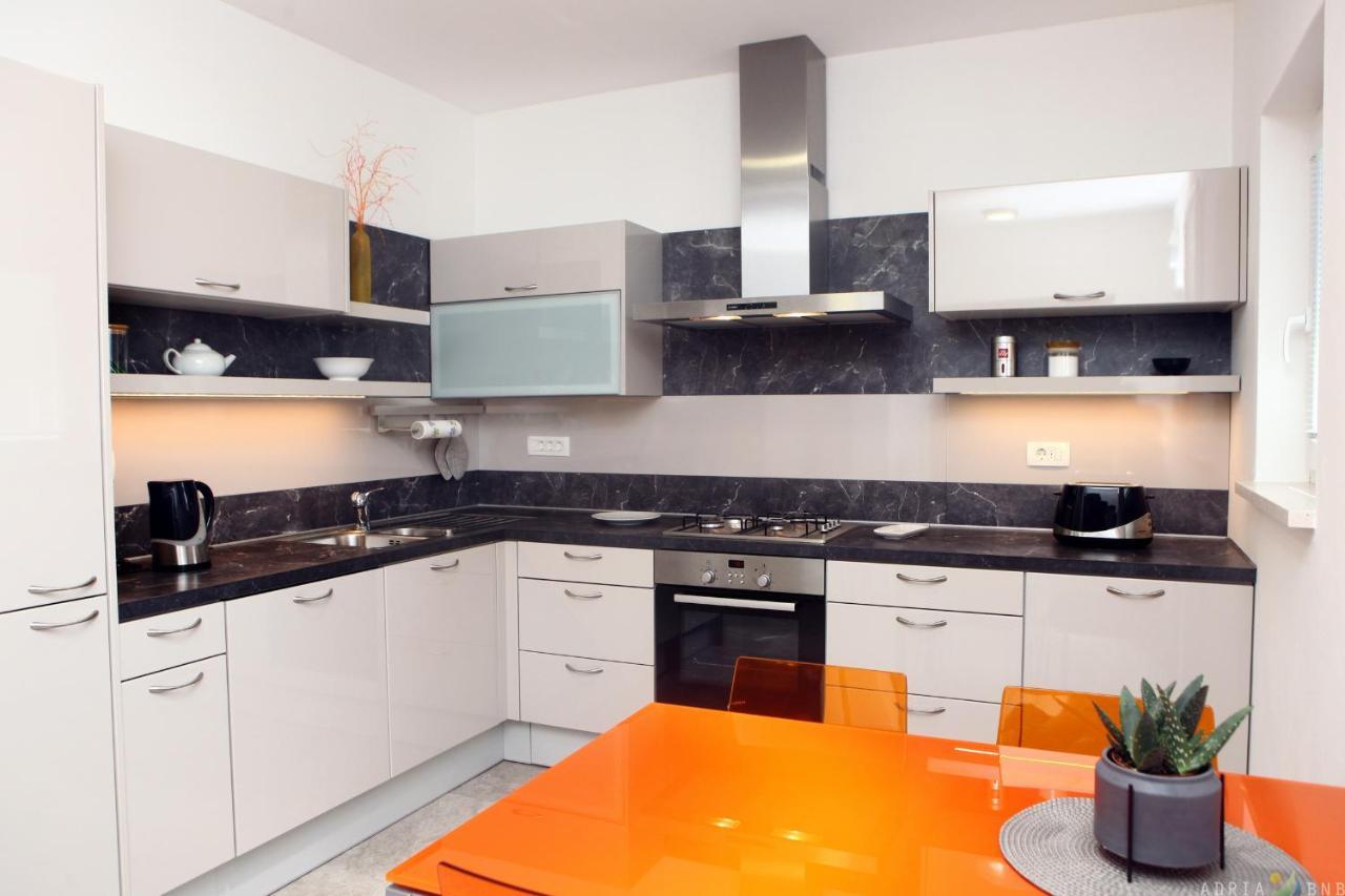 Classy Apartment With Garden View Laura Portoroz Luaran gambar