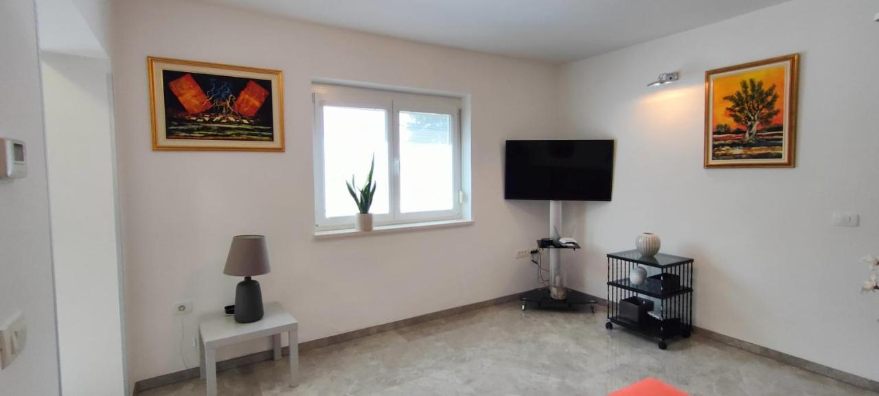 Classy Apartment With Garden View Laura Portoroz Luaran gambar